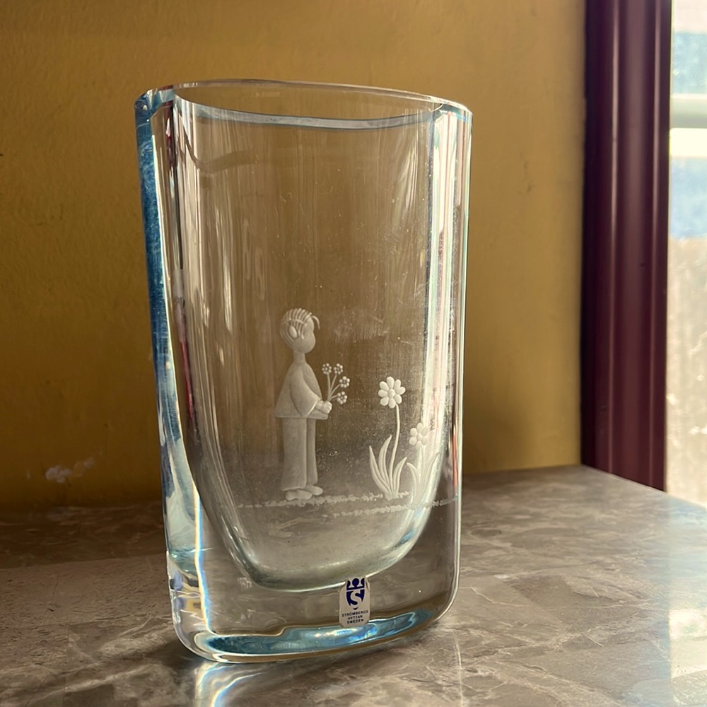 Strombergshyttan Sweden Heavy Etched Crystal Art Glass Vase